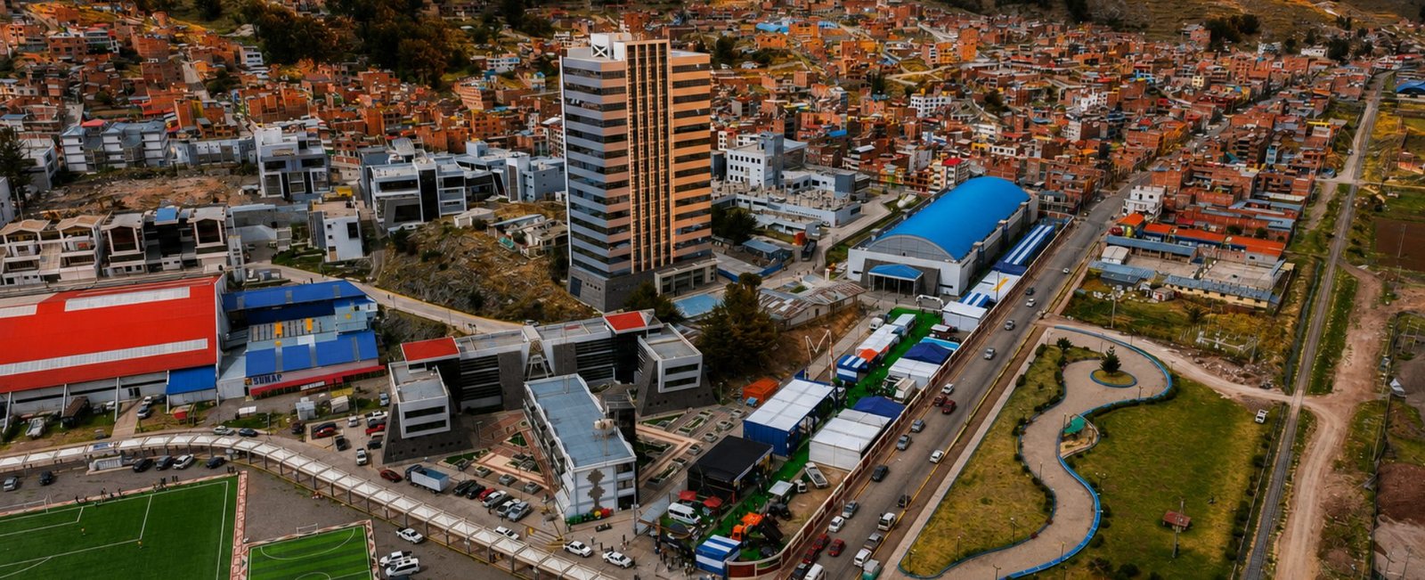 Vista aérea de Puno — sede de la Expo Titikaka Minero